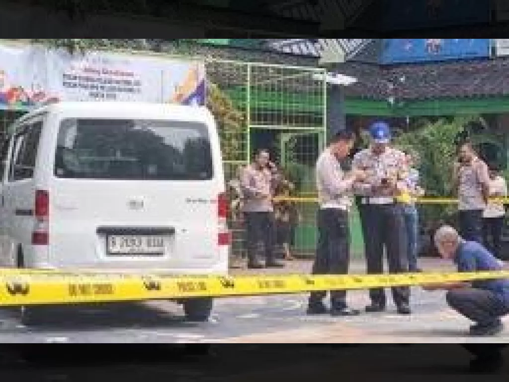 MBG Tragis! 22 Anak SDN Kalibaru Ditabrak Mobil Gratis, Gibran Perintahkan VIP Treatment – Polisi Belum Ciduk Sopir!